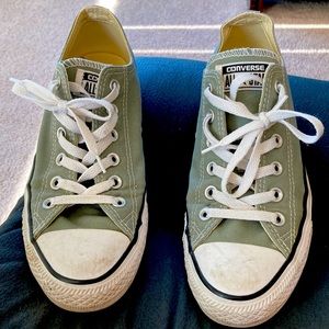 Converse woman’s size 9
